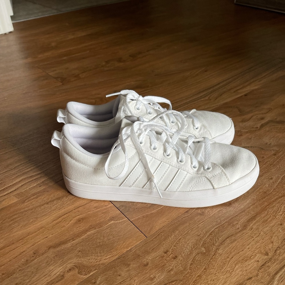 Adidas Womens Bravada White Sneaker, Brand New, Size 6.5 US/5 UK/38 EU